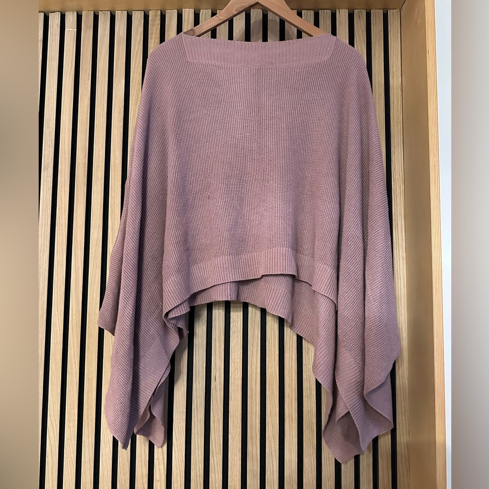 Lululemon poncho (OS)